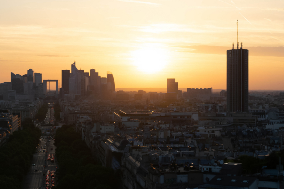 Atardecer sobre una ciudad